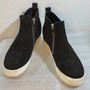 Steve Madden Wedgie Black Suede Ankle Boots 9.5 Hidden Wedge